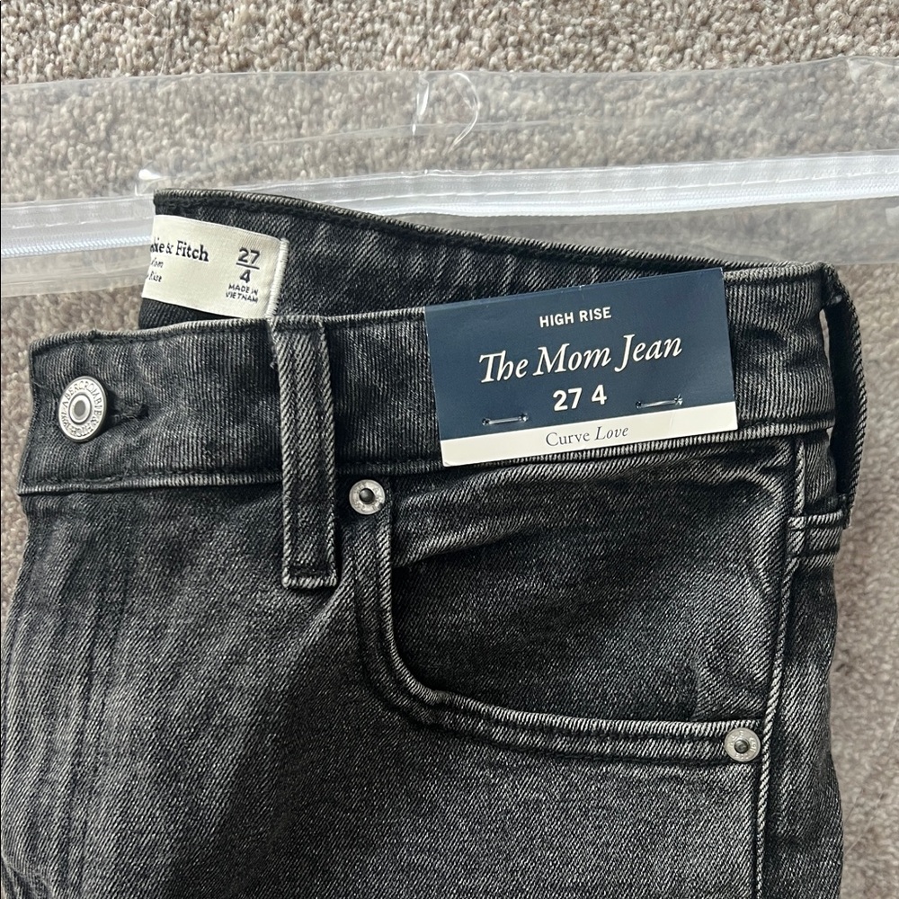 Abercrombie & Fitch Black High Rise Mom Jean *Curve Love*